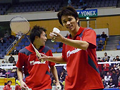福井選手とNTT北海道の吉川選手（左）