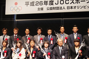 JOCスポーツ賞表彰式に出席したバドミントントマス杯日本代表チーム