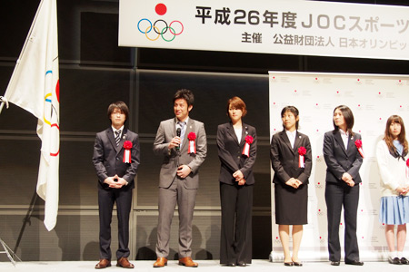 「オリンピックでもいい色のメダルを目指して頑張っていきたいです」とコメントする早川選手